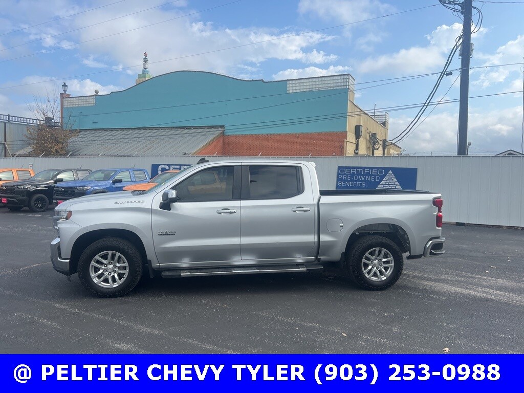 2022 Chevrolet Silverado 1500 LT photo 2