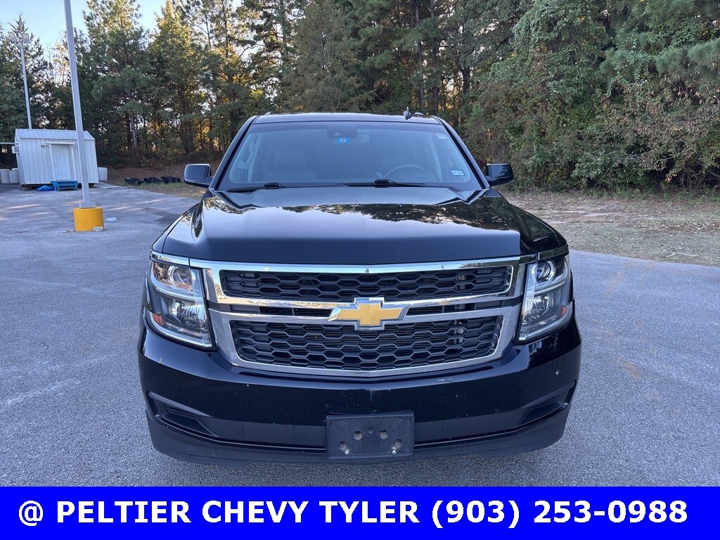 2015 Chevrolet Suburban LT photo 2