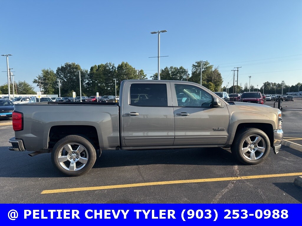 2017 Chevrolet Silverado 1500 LT photo 4