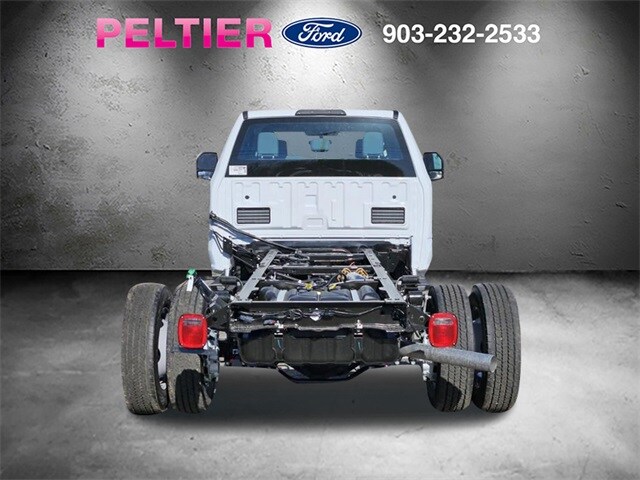 2025 Ford F-550 photo 4
