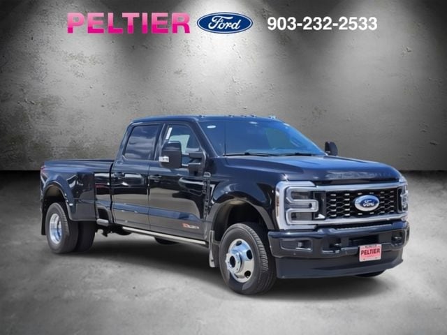 2025 Ford F-350 Super Duty Platinum's photo