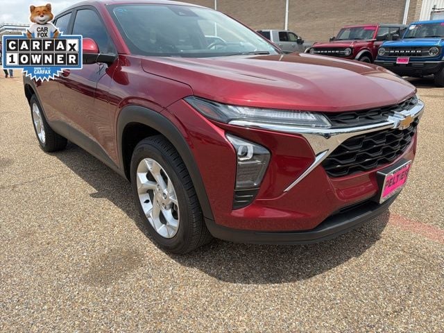 2024 Chevrolet Trax LS's photo