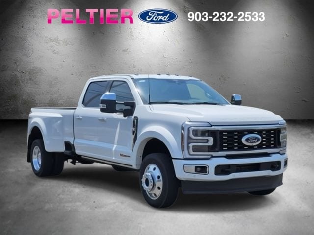 2025 Ford F-450 Super Duty Platinum's photo