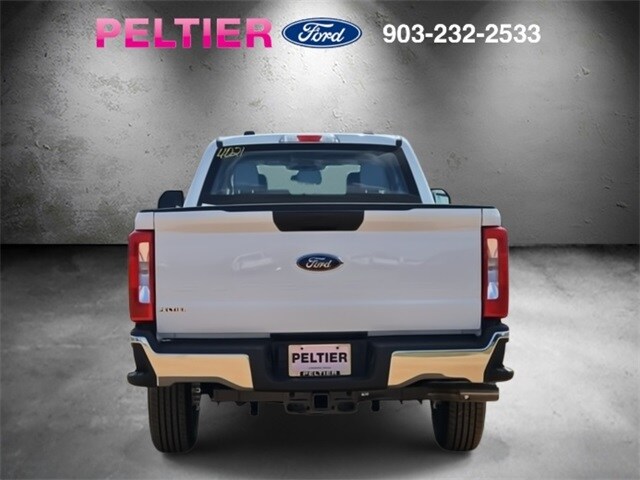 2025 Ford F-250 photo 3