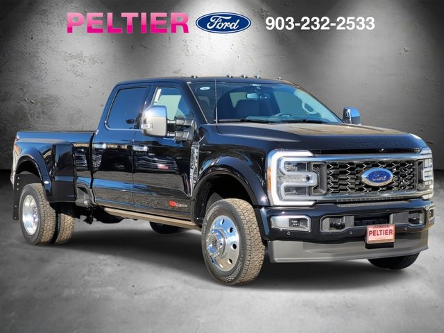 2026 Ford F-450 Super Duty Platinum's photo