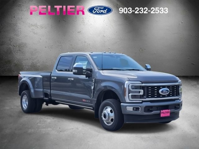 2025 Ford F-350 Super Duty Platinum's photo