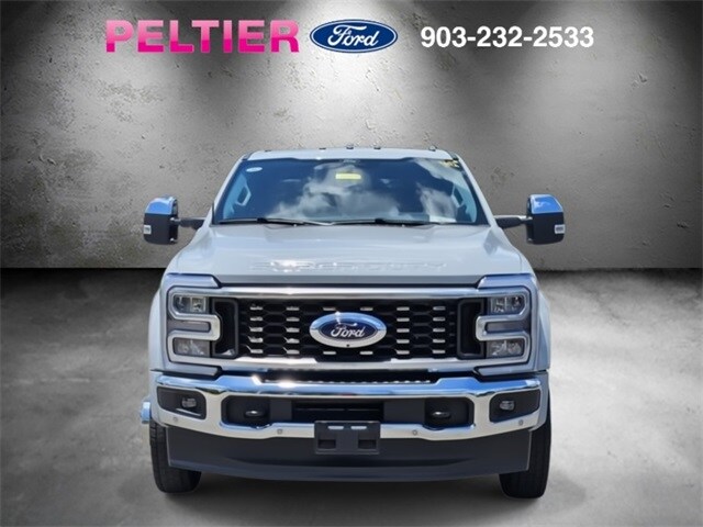 2025 Ford F-450 photo 2