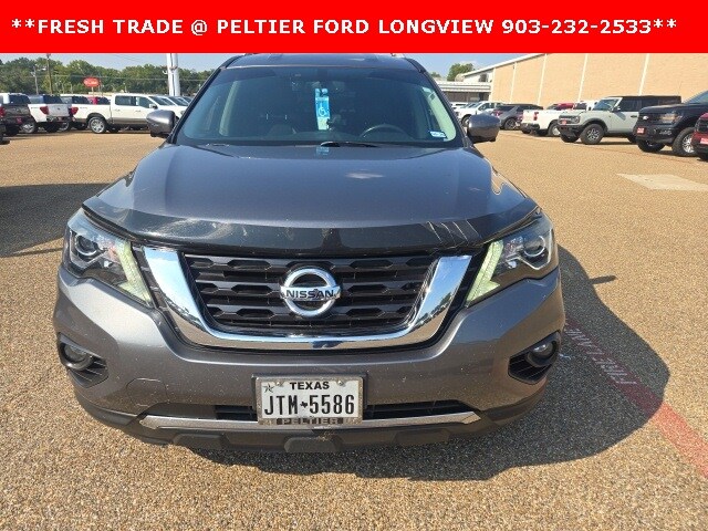 2017 Nissan Pathfinder SL photo 2