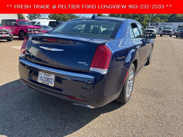 2015 Chrysler 300 C photo 3