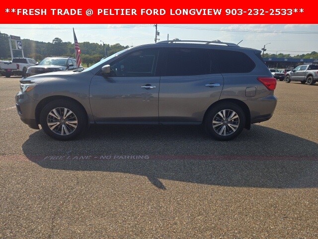 2017 Nissan Pathfinder SL photo 4