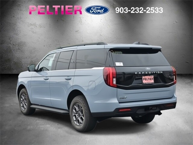 2025 Ford Expedition photo 3