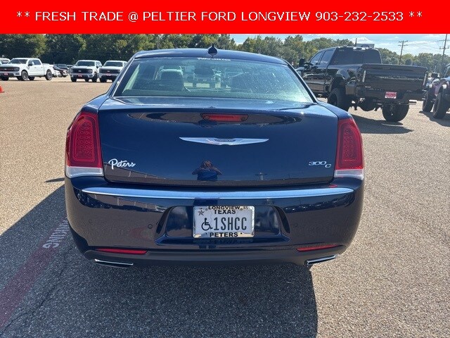 2015 Chrysler 300 C photo 4