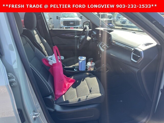 2025 Chevrolet Trailblazer LS photo 3