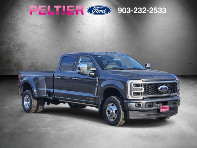 2026 Ford F-350 Super Duty Platinum's photo