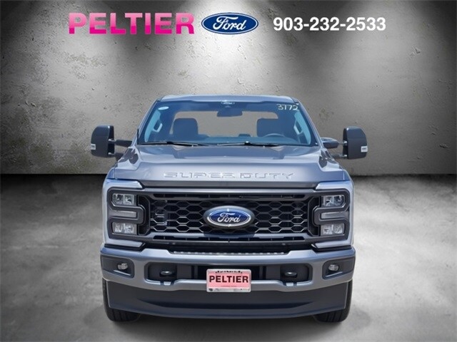 2025 Ford F-250 photo 2