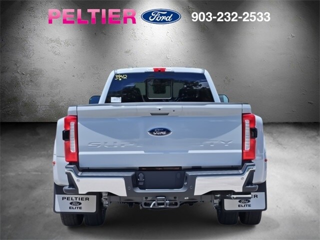 2025 Ford F-450 photo 4
