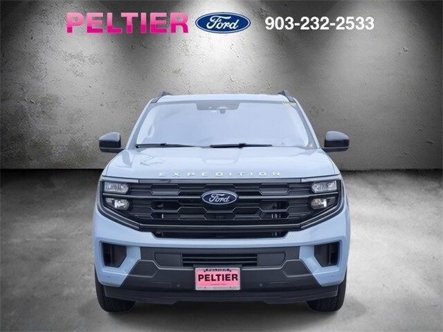 2025 Ford Expedition photo 2