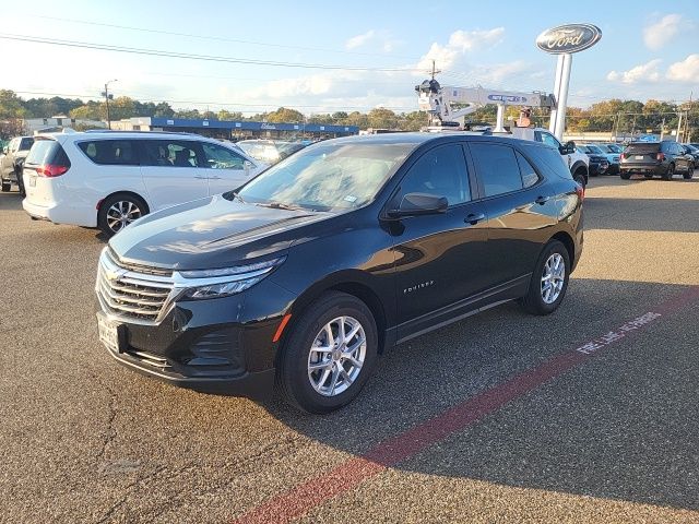 2024 Chevrolet Equinox LS photo 2