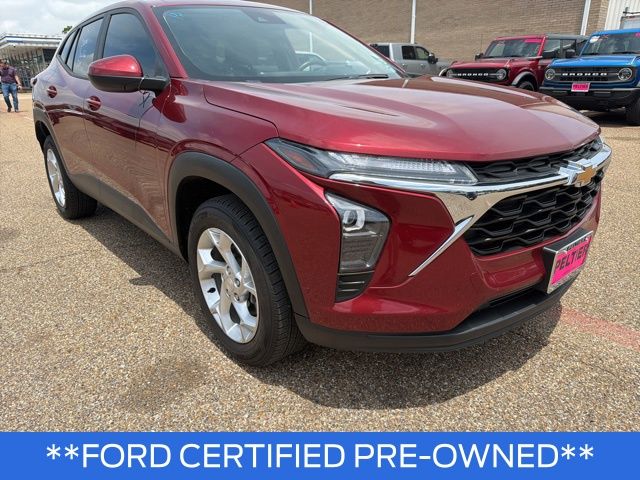 2024 Chevrolet Trax LS's photo