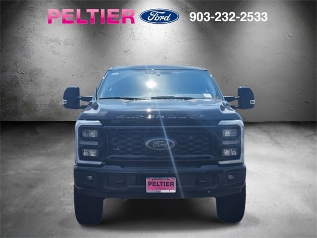 2025 Ford F-250 Lariat photo 2