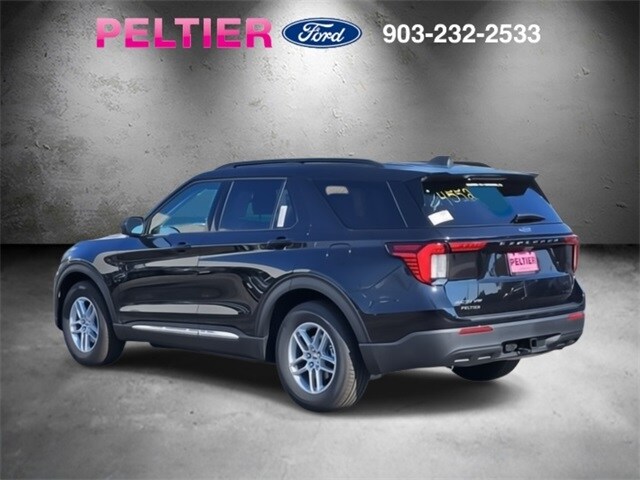 2025 Ford Explorer photo 2