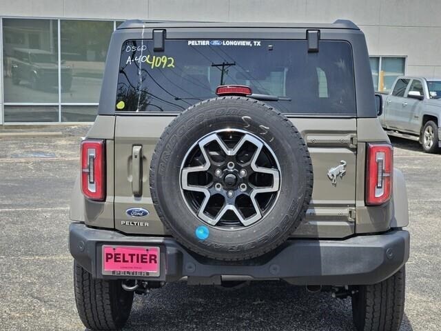2025 Ford Bronco Outer Banks photo 2