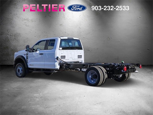 2025 Ford F-550 photo 3