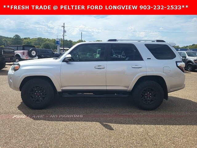 2020 Toyota 4Runner SR5 photo 4