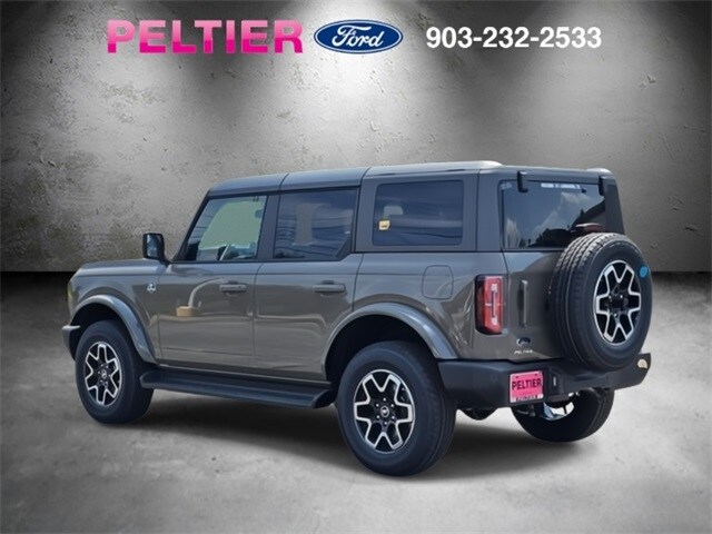 2025 Ford Bronco Outer Banks photo 2