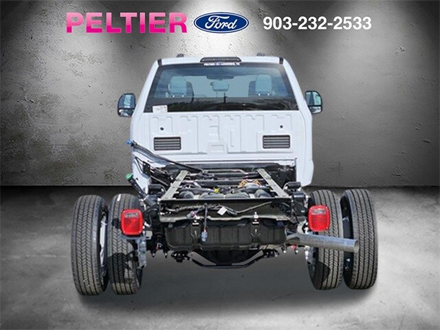 2025 Ford F-550 photo 3