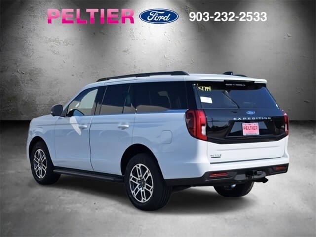 2025 Ford Expedition photo 3
