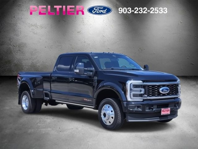 2025 Ford F-450 Super Duty Platinum's photo