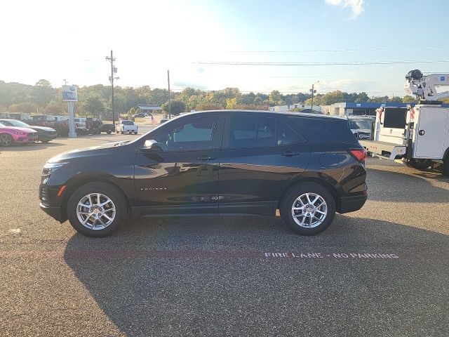 2024 Chevrolet Equinox LS photo 3