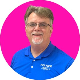 Staff member Kelly Bates from ID_3fc12e