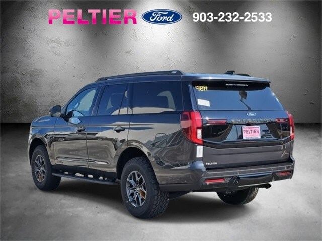 2025 Ford Expedition photo 3