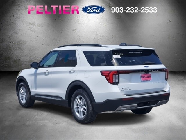 2025 Ford Explorer photo 2