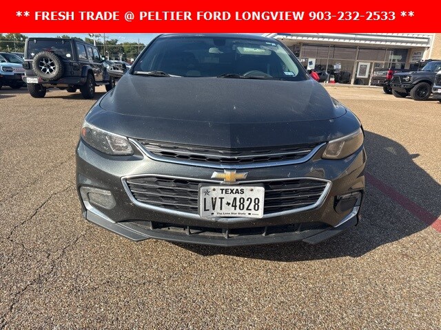 2017 Chevrolet Malibu 1LT photo 2