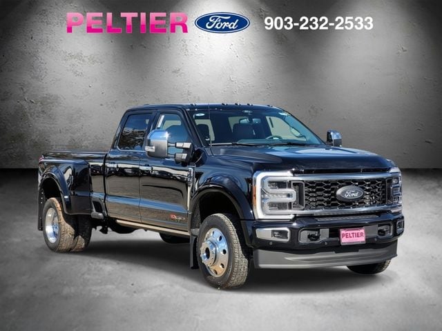 2026 Ford F-450 Super Duty Platinum's photo