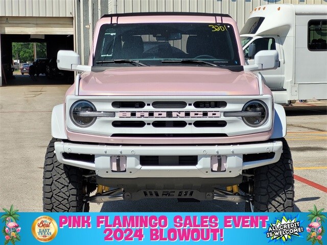 2024 Ford Bronco Outer Banks photo 2