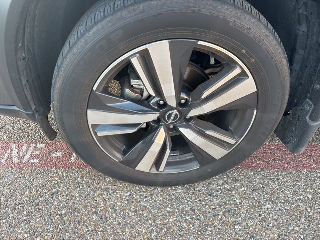 2024 Nissan Rogue SL photo 4