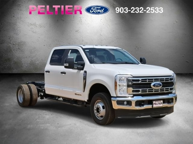 2025 Ford F-350 Super Duty Chassis Cab XL's photo