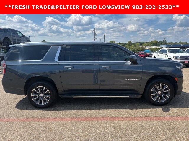 2021 Chevrolet Suburban LT photo 2
