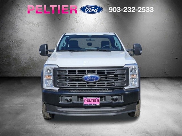 2025 Ford F-550 photo 2
