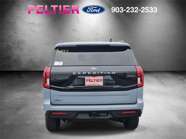 2025 Ford Expedition photo 4
