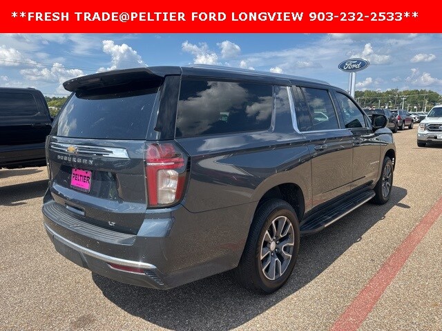2021 Chevrolet Suburban LT photo 3