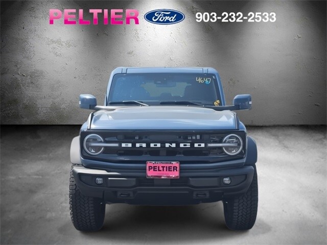 2025 Ford Bronco Outer Banks photo 2