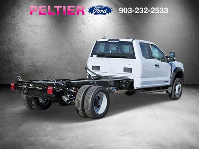 2025 Ford F-550 photo 2