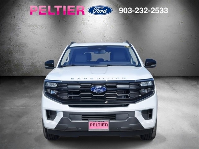 2025 Ford Expedition photo 2