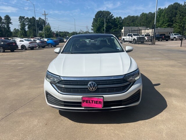 Used 2022 Volkswagen Jetta SE with VIN 3VW7M7BUXNM006823 for sale in Longview, TX