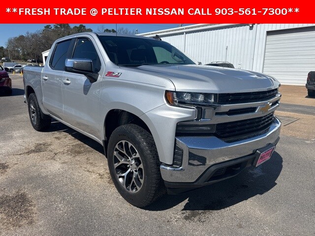 2021 Chevrolet Silverado 1500 LT photo 2